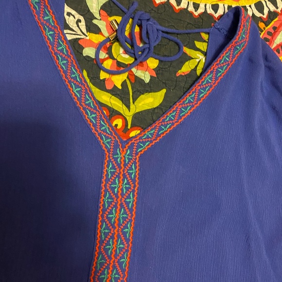 Blue shirt sleeve top with embroidered front - Picture 2 of 4